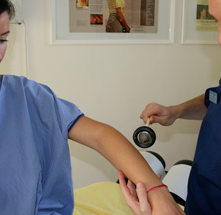 hertford-chiropractic-checking-reflexes